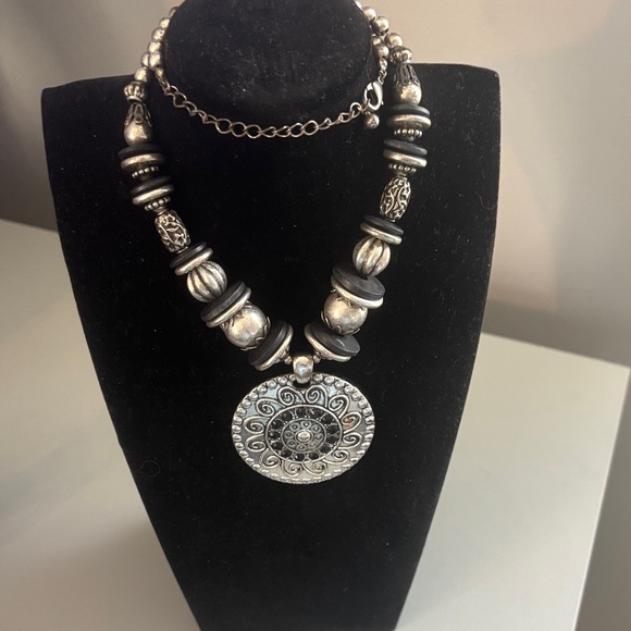 Jewelry - Chunky silver/black statement necklace with pendant,